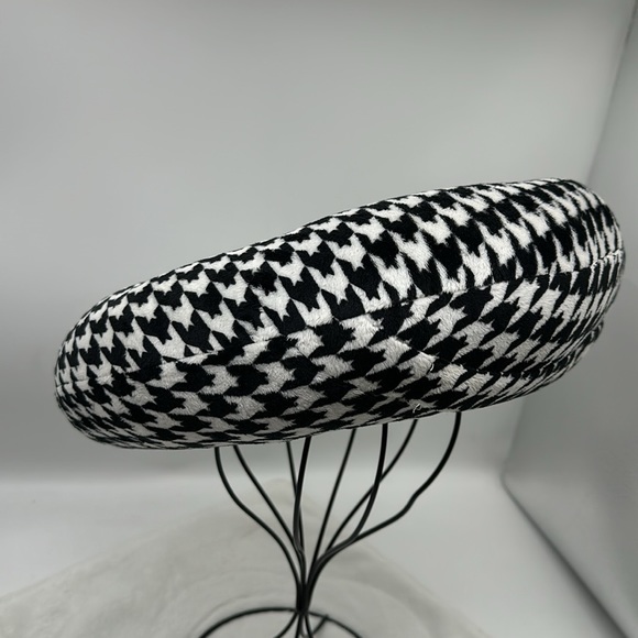 Houndstooth Patterned Travel Pillow Neck Rest - Picture 5 of 9